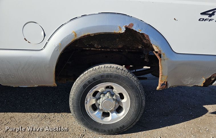 image for item IO9764 2002 Ford F250 Super Duty XL SuperCab pickup truck