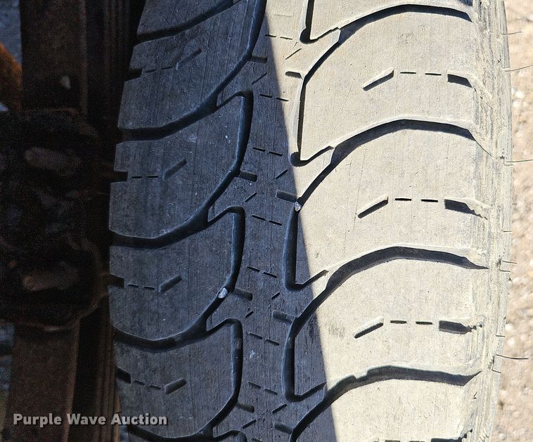 image for item IO9764 2002 Ford F250 Super Duty XL SuperCab pickup truck