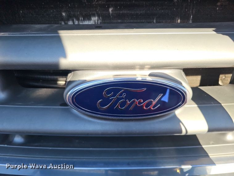 image for item IO9764 2002 Ford F250 Super Duty XL SuperCab pickup truck