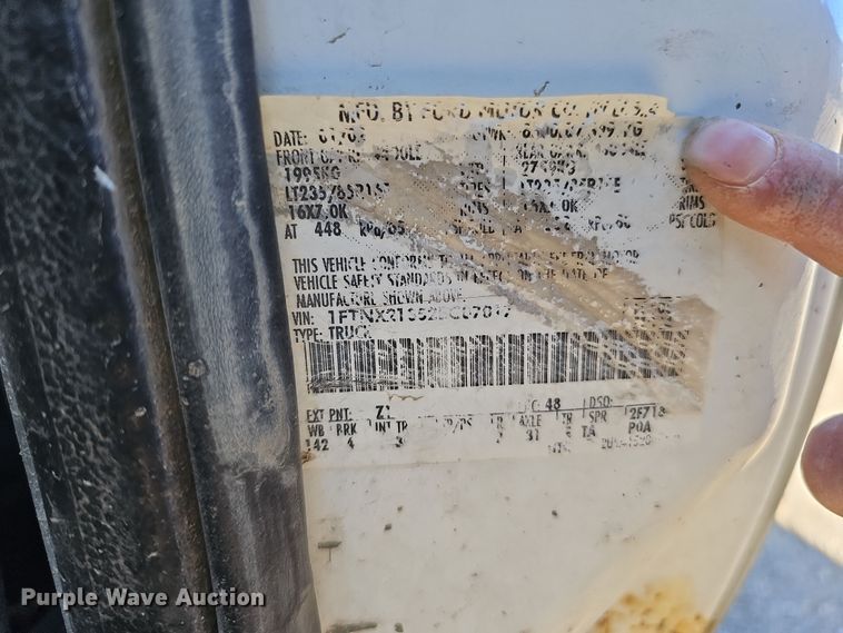 image for item IO9764 2002 Ford F250 Super Duty XL SuperCab pickup truck