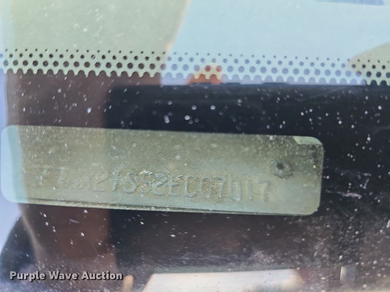 image for item IO9764 2002 Ford F250 Super Duty XL SuperCab pickup truck