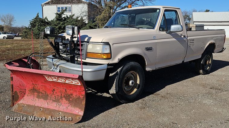 image for item IO9765 1993 Ford  F250 XL pickup truck