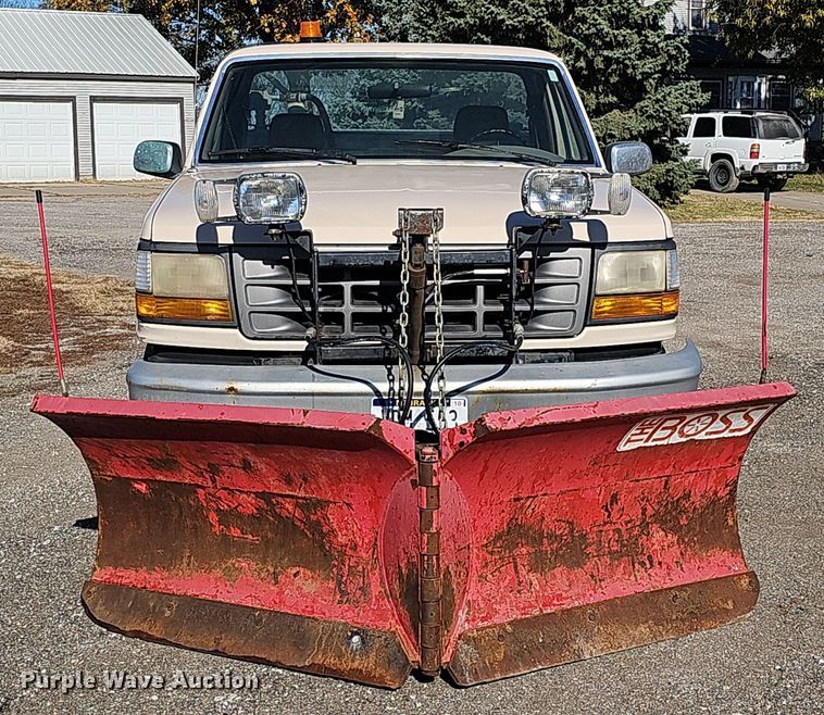 image for item IO9765 1993 Ford  F250 XL pickup truck