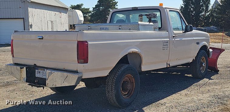 image for item IO9765 1993 Ford  F250 XL pickup truck