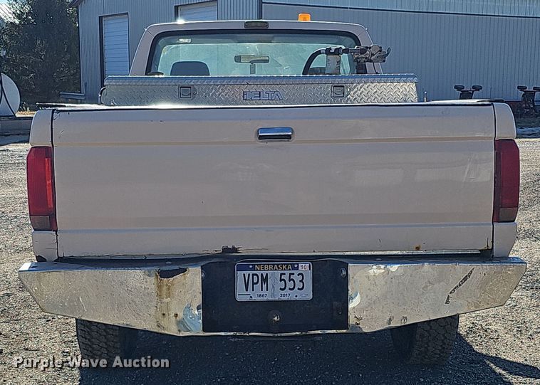 image for item IO9765 1993 Ford  F250 XL pickup truck