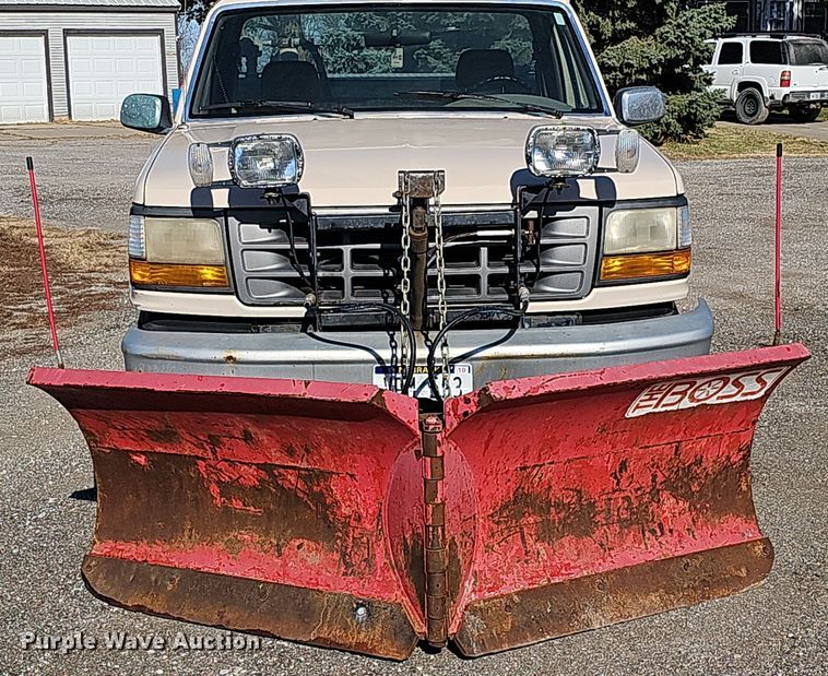 image for item IO9765 1993 Ford  F250 XL pickup truck