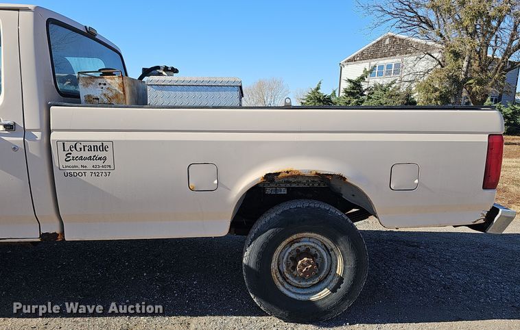 image for item IO9765 1993 Ford  F250 XL pickup truck
