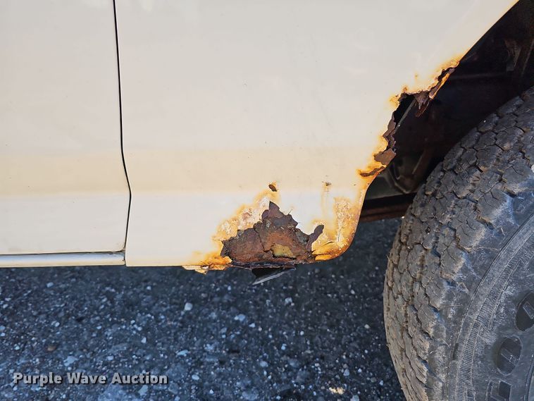 image for item IO9765 1993 Ford  F250 XL pickup truck