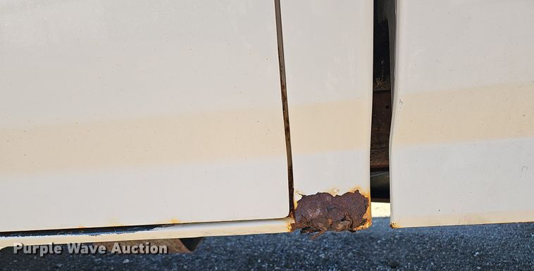 image for item IO9765 1993 Ford  F250 XL pickup truck