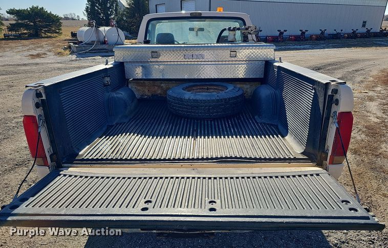 image for item IO9765 1993 Ford  F250 XL pickup truck