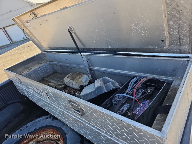 image for item IO9765 1993 Ford  F250 XL pickup truck