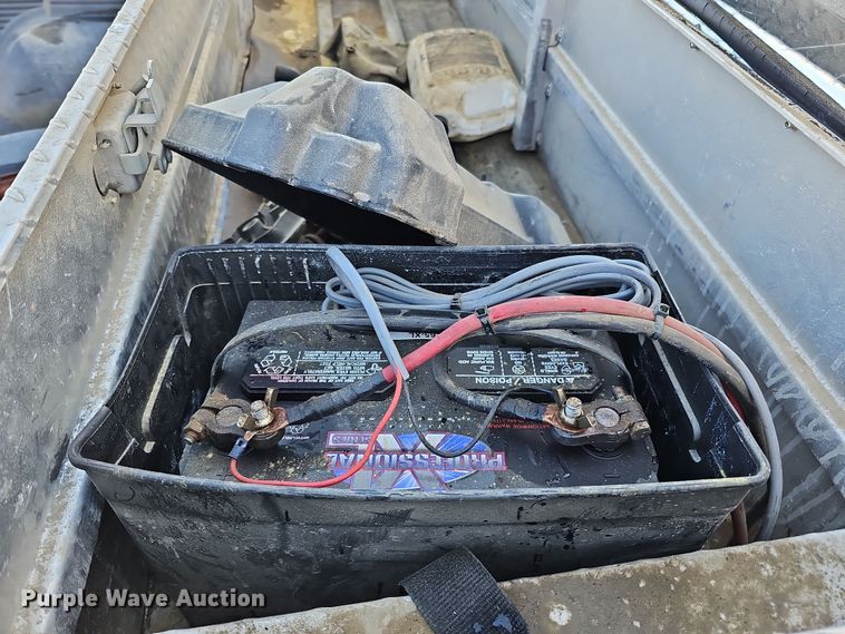 image for item IO9765 1993 Ford  F250 XL pickup truck