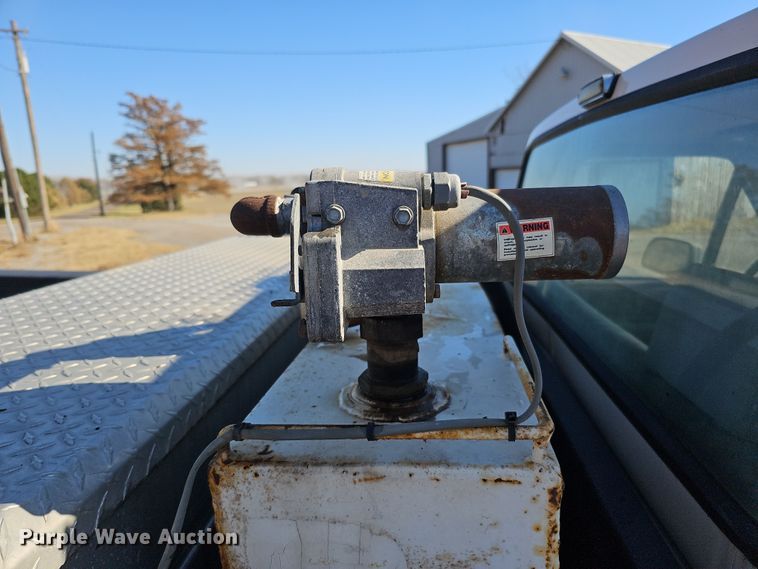 image for item IO9765 1993 Ford  F250 XL pickup truck