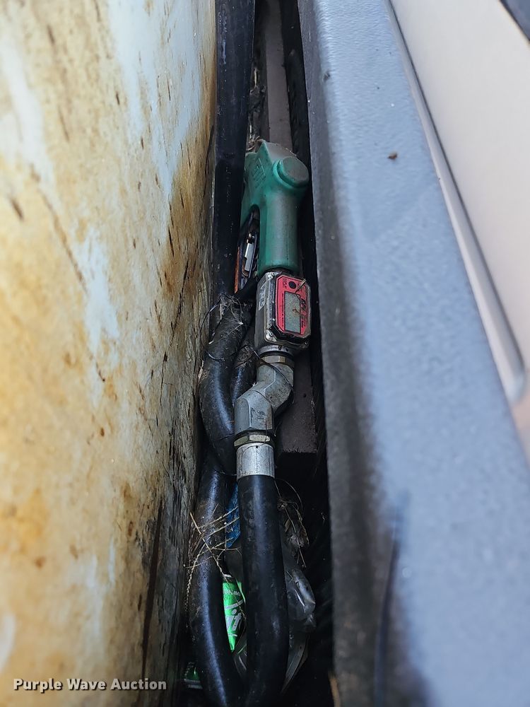 image for item IO9765 1993 Ford  F250 XL pickup truck