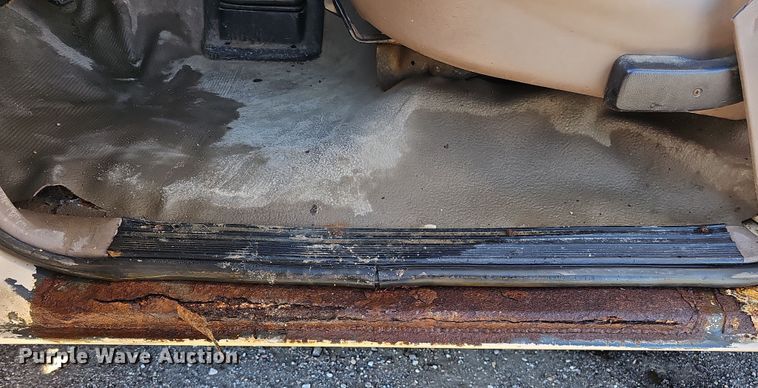 image for item IO9765 1993 Ford  F250 XL pickup truck