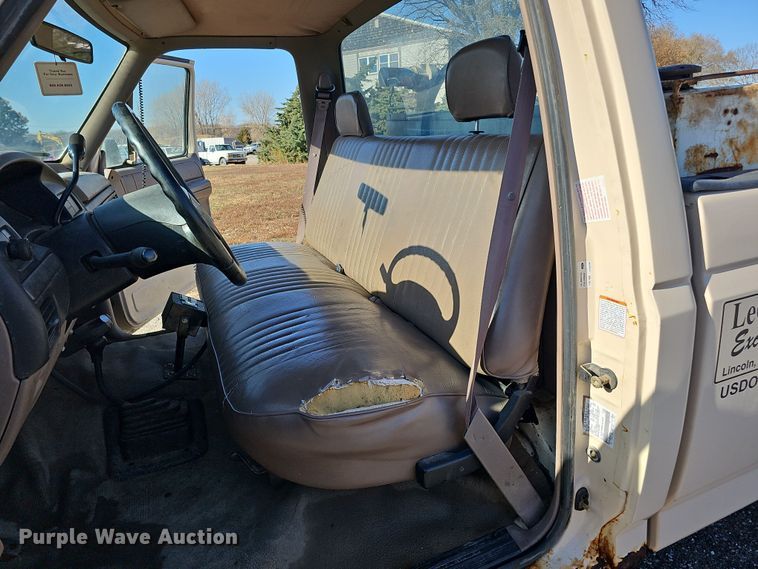 image for item IO9765 1993 Ford  F250 XL pickup truck