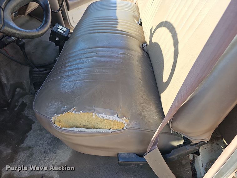 image for item IO9765 1993 Ford  F250 XL pickup truck