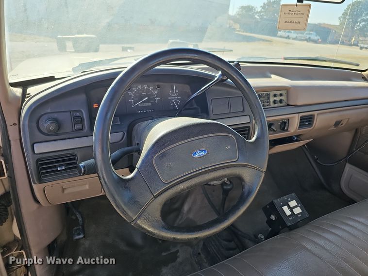 image for item IO9765 1993 Ford  F250 XL pickup truck