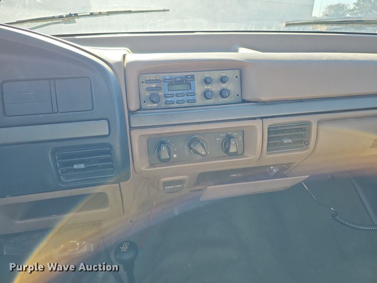 image for item IO9765 1993 Ford  F250 XL pickup truck