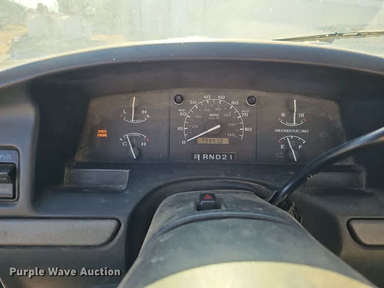 image for item IO9765 1993 Ford  F250 XL pickup truck