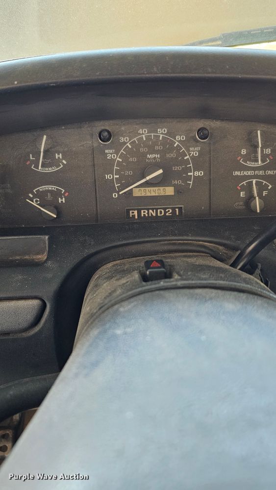 image for item IO9765 1993 Ford  F250 XL pickup truck