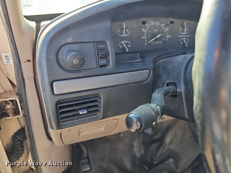 image for item IO9765 1993 Ford  F250 XL pickup truck