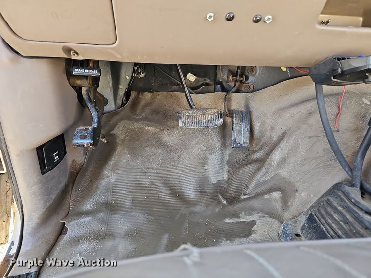 image for item IO9765 1993 Ford  F250 XL pickup truck