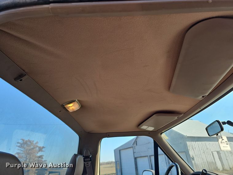 image for item IO9765 1993 Ford  F250 XL pickup truck