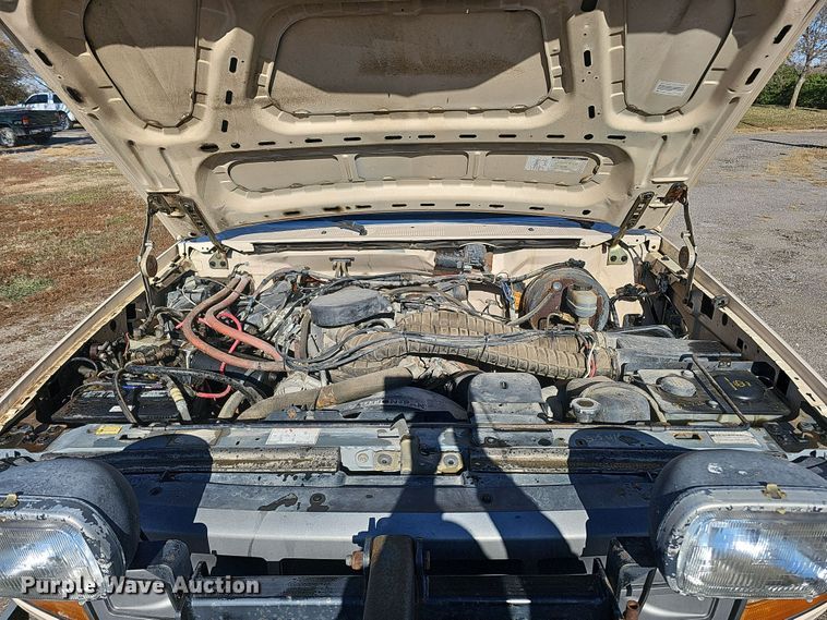 image for item IO9765 1993 Ford  F250 XL pickup truck