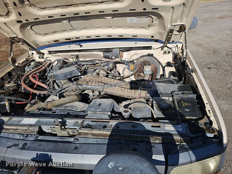 image for item IO9765 1993 Ford  F250 XL pickup truck