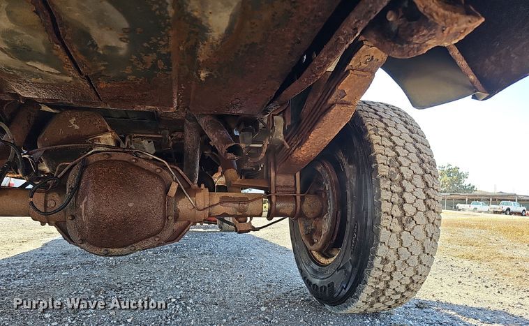 image for item IO9765 1993 Ford  F250 XL pickup truck