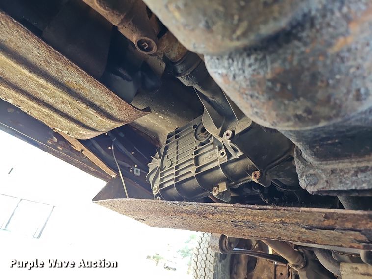 image for item IO9765 1993 Ford  F250 XL pickup truck