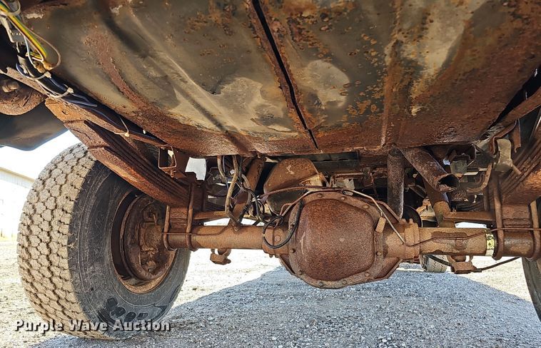 image for item IO9765 1993 Ford  F250 XL pickup truck