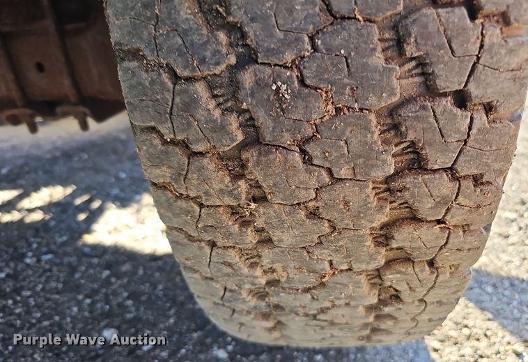 image for item IO9765 1993 Ford  F250 XL pickup truck