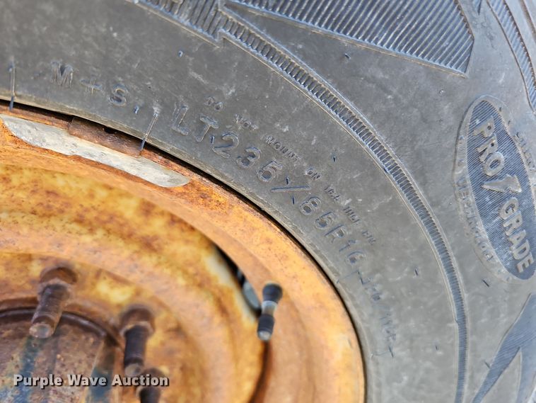 image for item IO9765 1993 Ford  F250 XL pickup truck