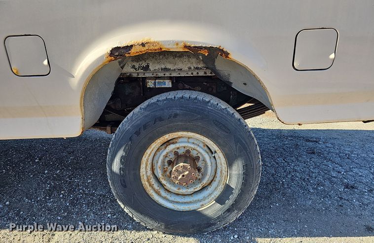 image for item IO9765 1993 Ford  F250 XL pickup truck