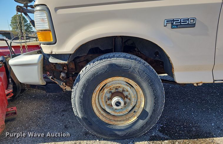 image for item IO9765 1993 Ford  F250 XL pickup truck