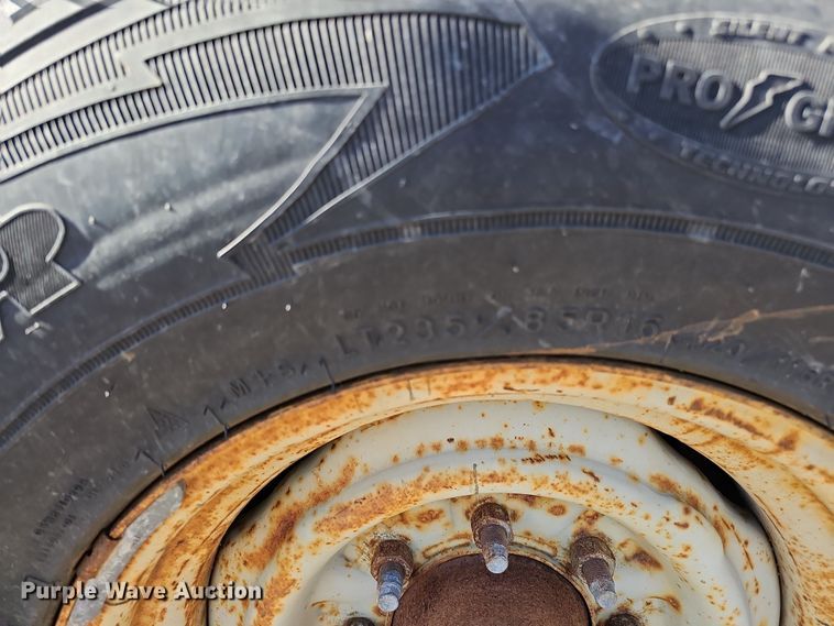 image for item IO9765 1993 Ford  F250 XL pickup truck