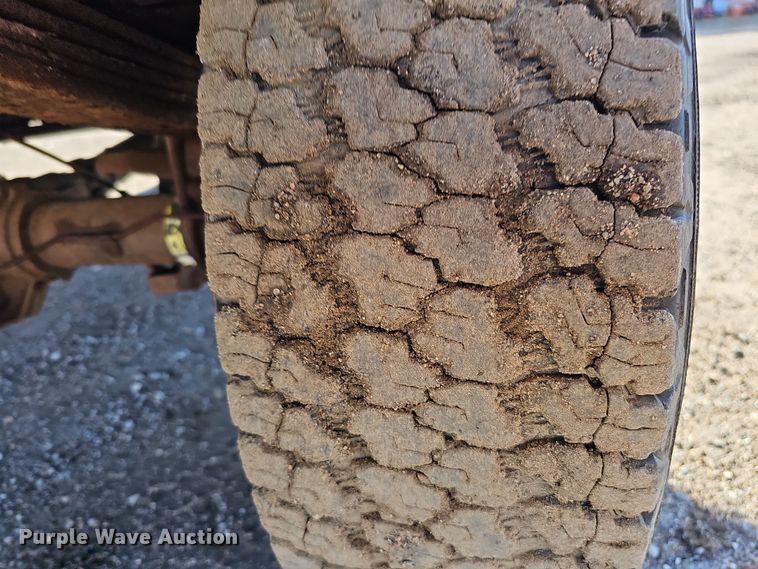 image for item IO9765 1993 Ford  F250 XL pickup truck