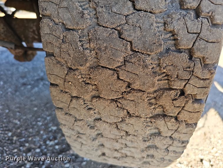 image for item IO9765 1993 Ford  F250 XL pickup truck