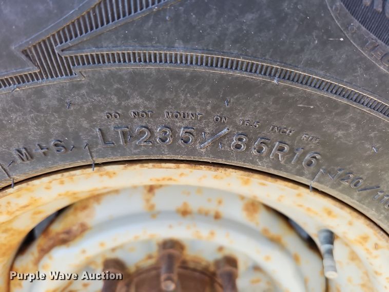 image for item IO9765 1993 Ford  F250 XL pickup truck