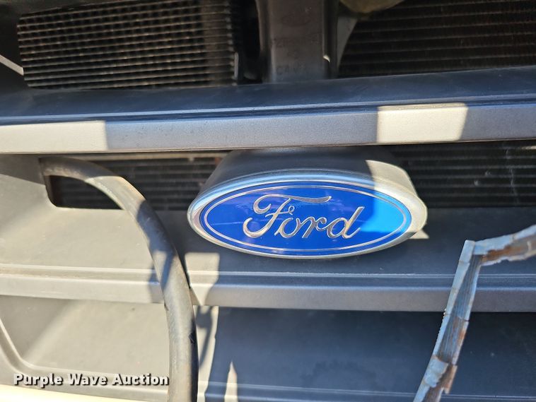 image for item IO9765 1993 Ford  F250 XL pickup truck