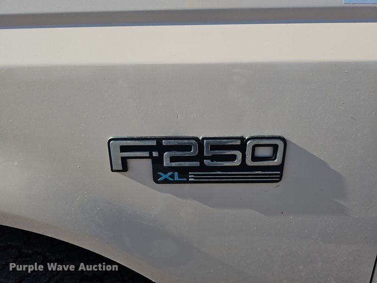 image for item IO9765 1993 Ford  F250 XL pickup truck