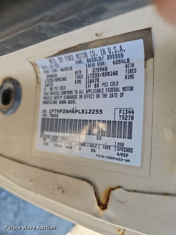 image for item IO9765 1993 Ford  F250 XL pickup truck