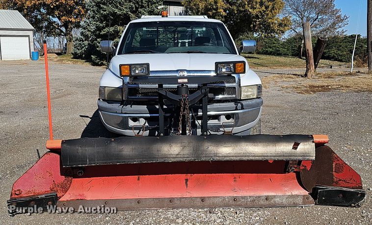 image for item IO9766 1995 Dodge  Ram 2500 flatbed pickup truck