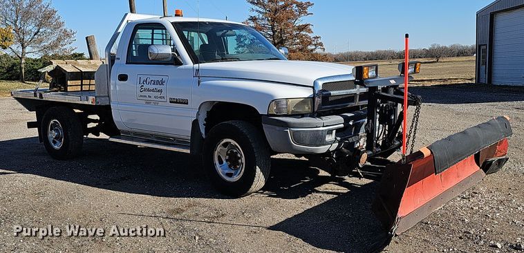image for item IO9766 1995 Dodge  Ram 2500 flatbed pickup truck