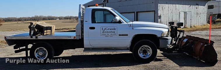 image for item IO9766 1995 Dodge  Ram 2500 flatbed pickup truck