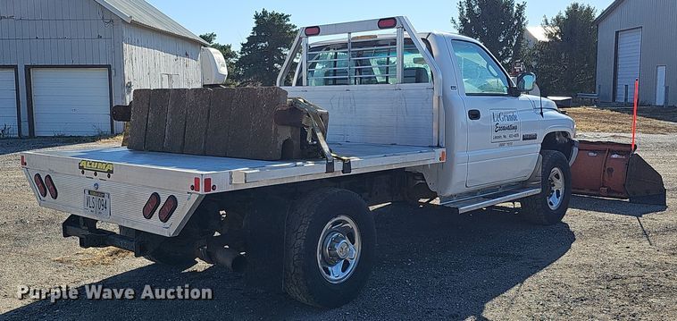 image for item IO9766 1995 Dodge  Ram 2500 flatbed pickup truck