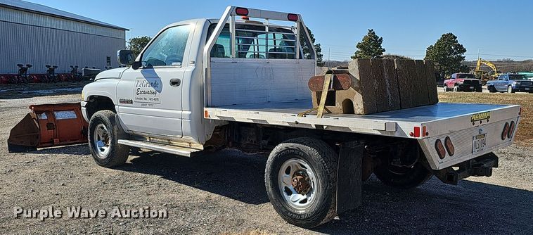 image for item IO9766 1995 Dodge  Ram 2500 flatbed pickup truck