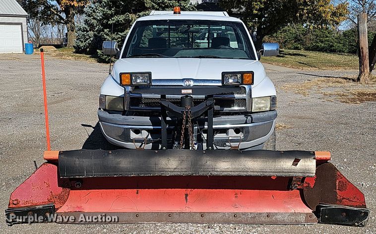 image for item IO9766 1995 Dodge  Ram 2500 flatbed pickup truck